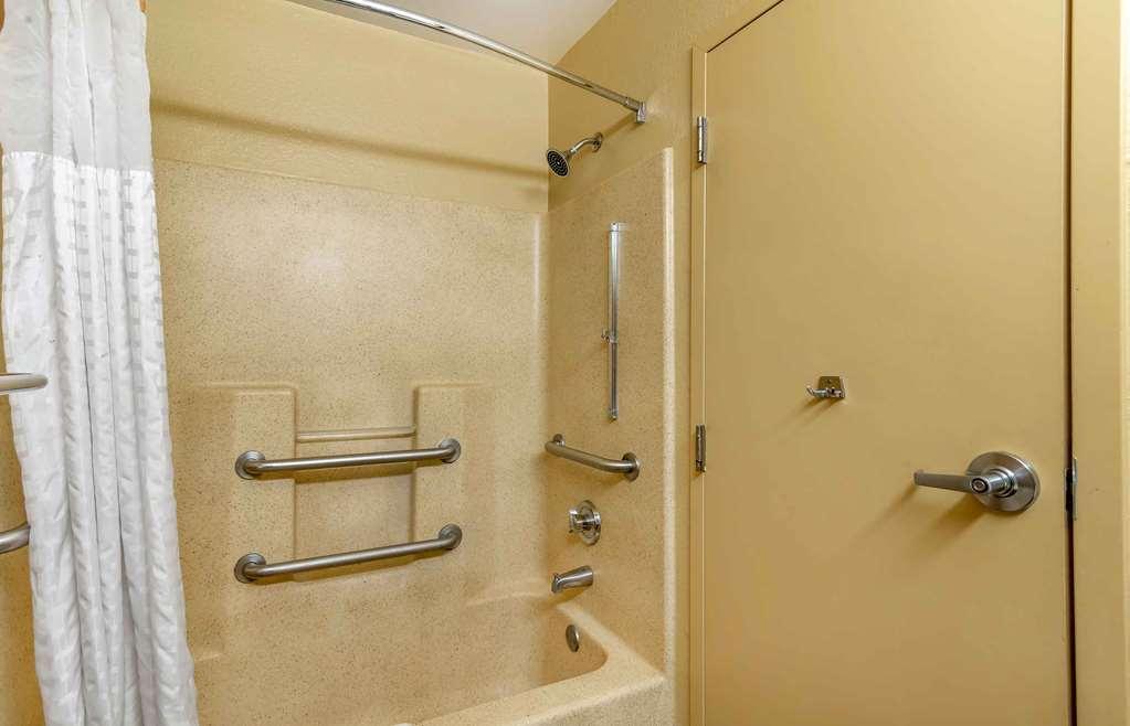 6 Columbus, Ga Airport Hotel 2*