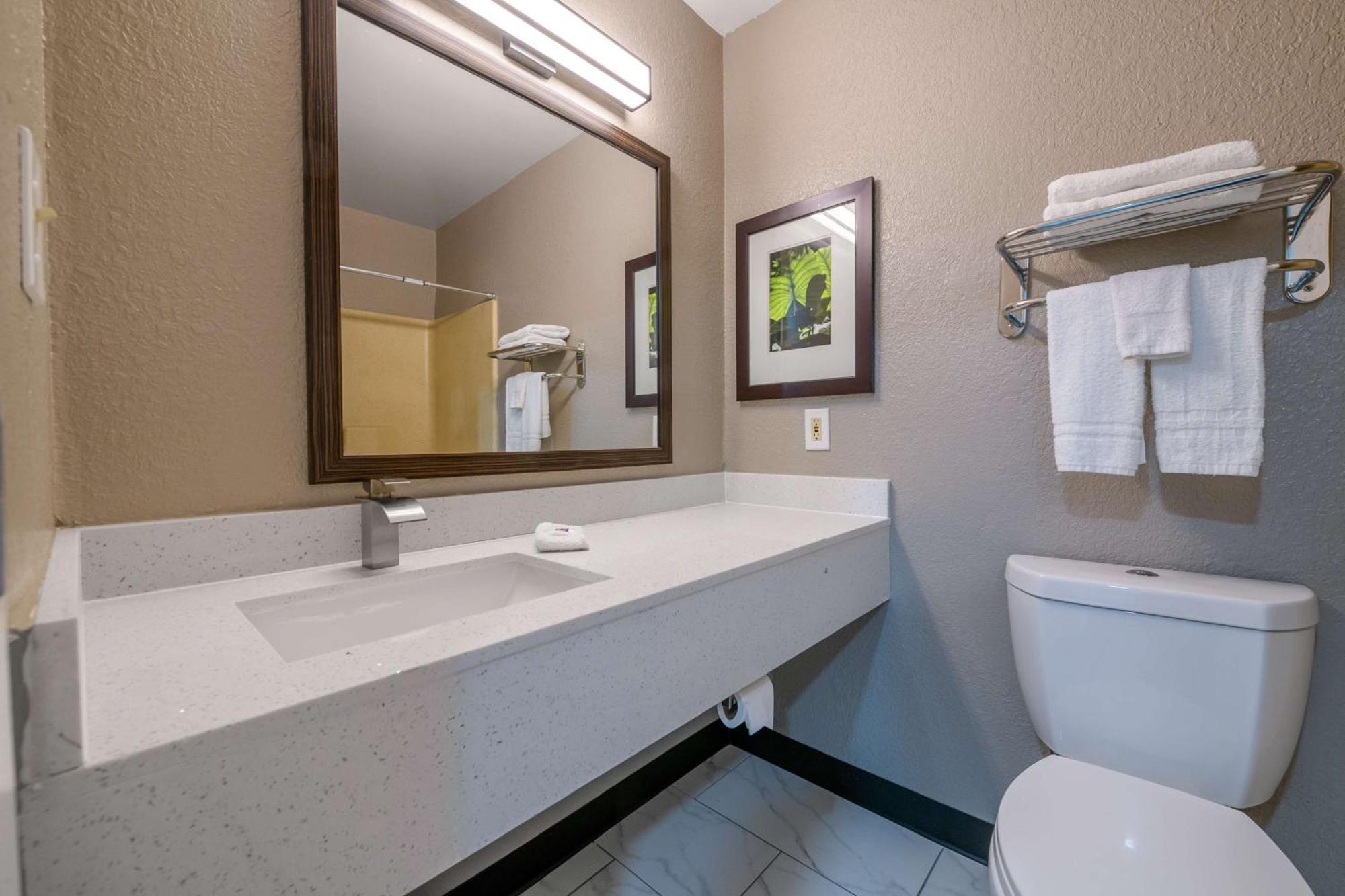 6 Columbus, Ga Airport Hotel 2*