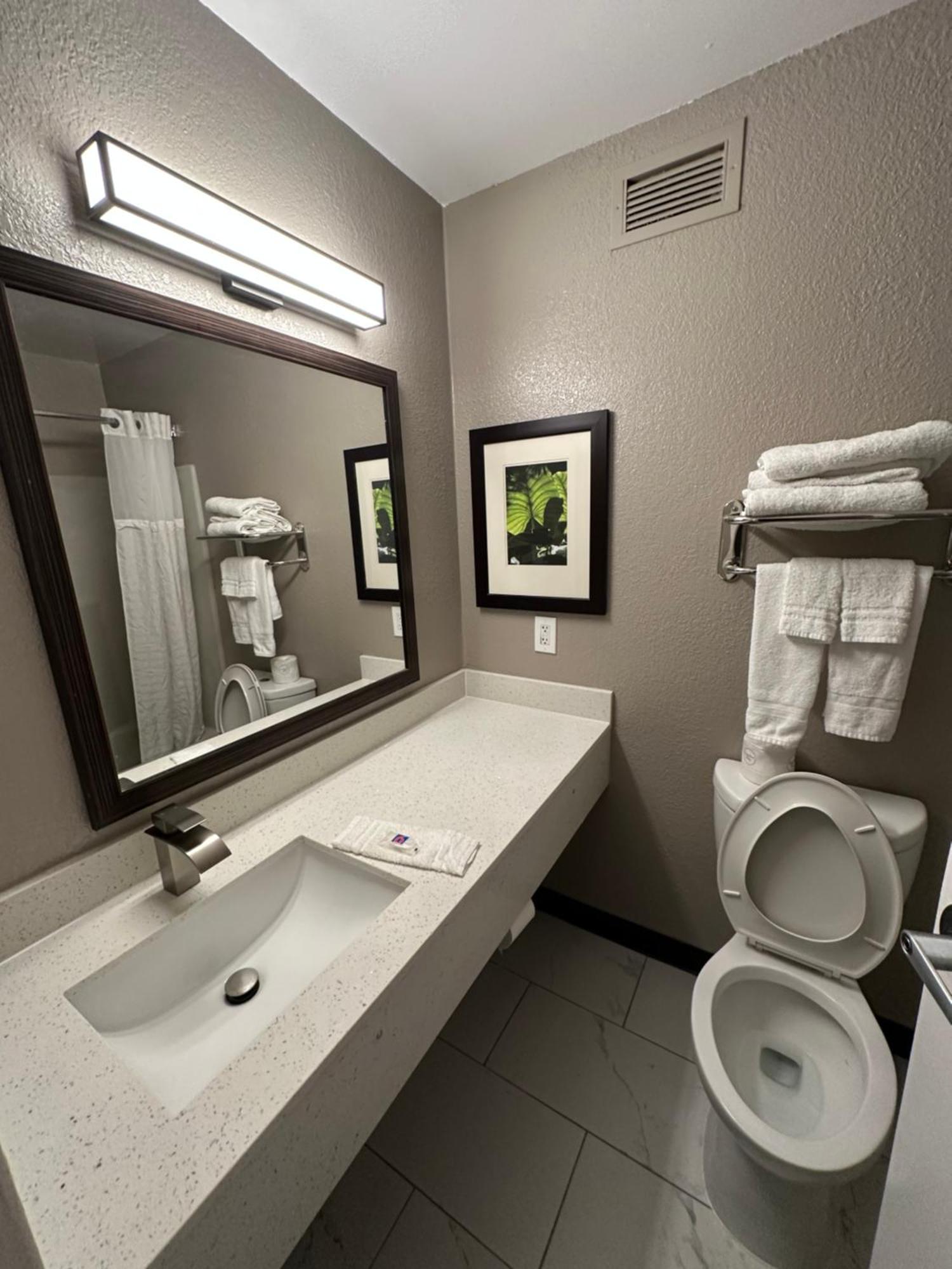 6 Columbus, Ga Airport Hotel 2*