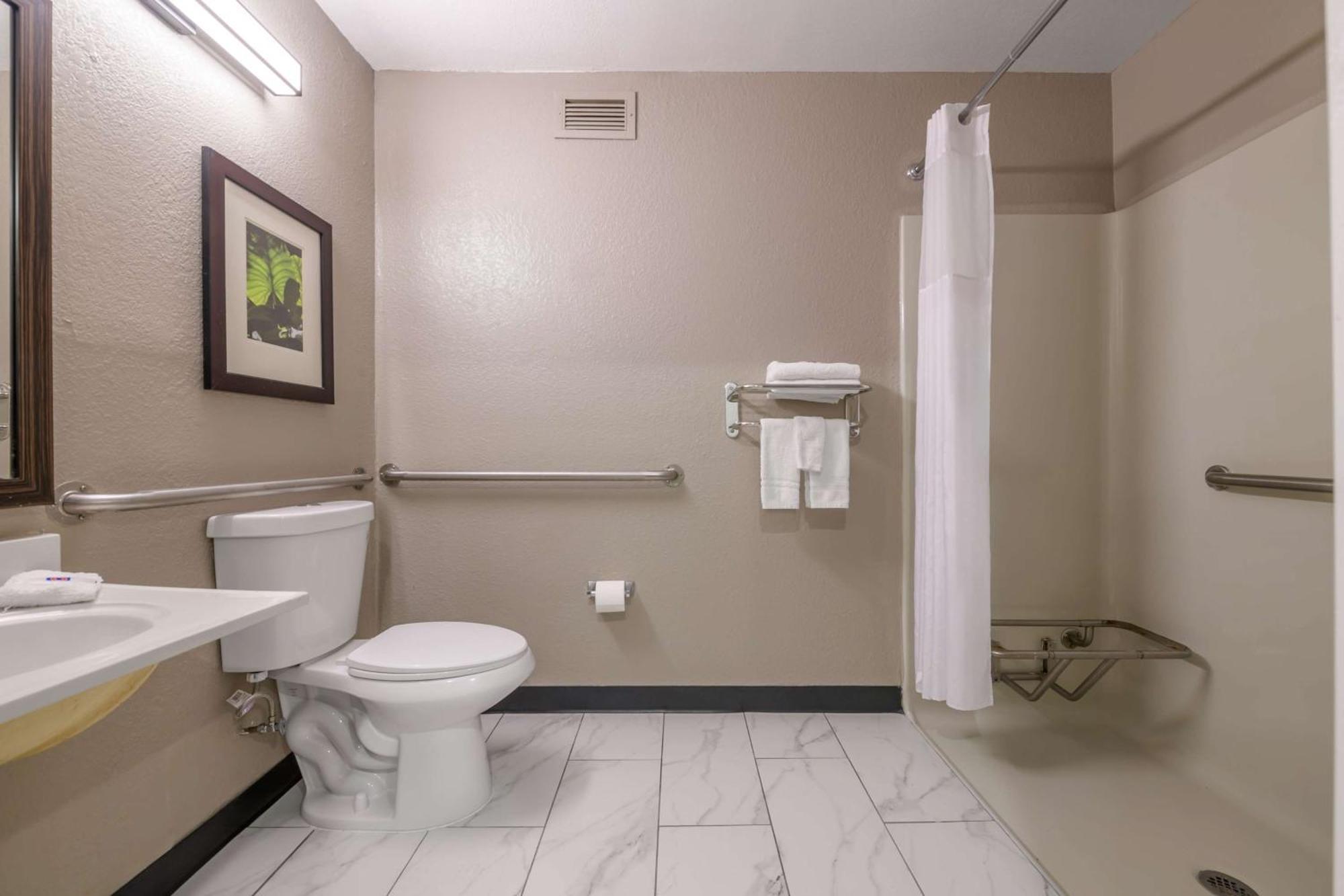 Hotel 6 Columbus, Ga Airport 2*